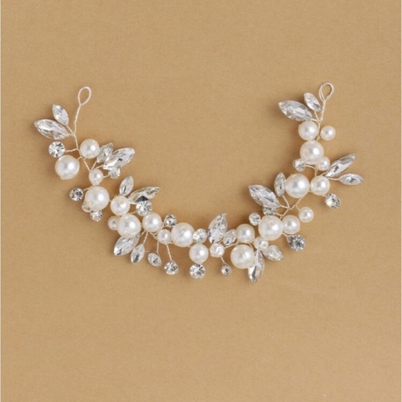 *NEW* Bridal Hairpiece with faux Pearl Decor - Picture 3 of 3